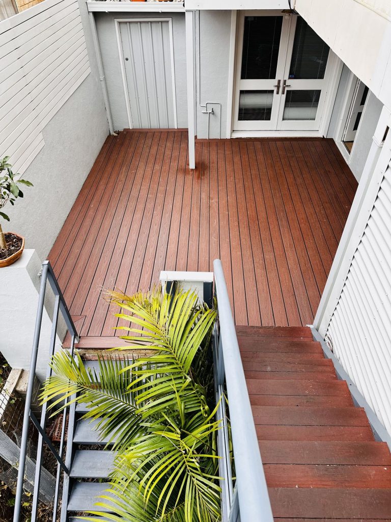 Courtyard composite deck and hardwood stair treads at a Mandurah home